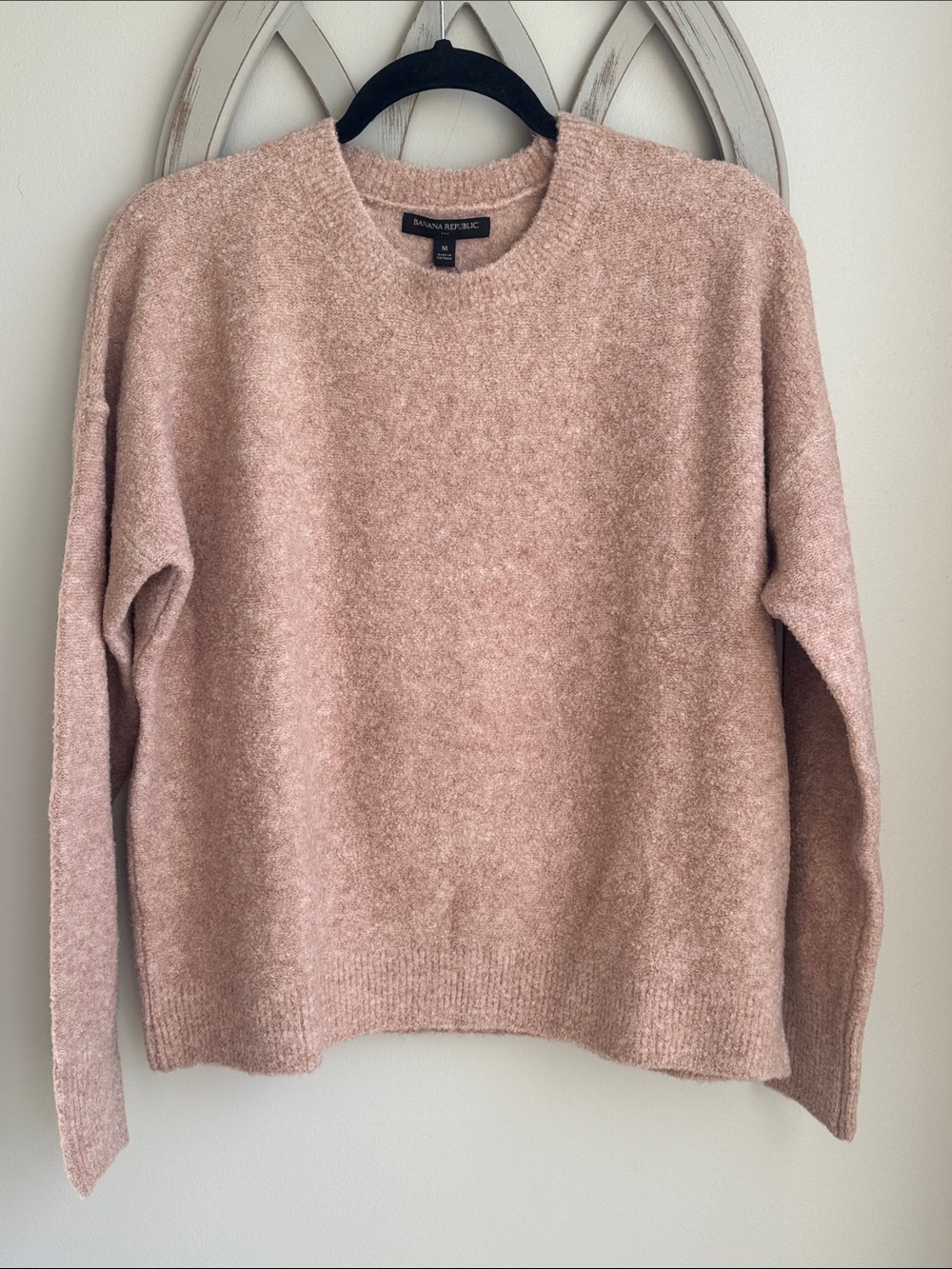 Banana Republic Blush Bouclé Knit Crewneck Wool Blend relaxed Sweater med. NWT